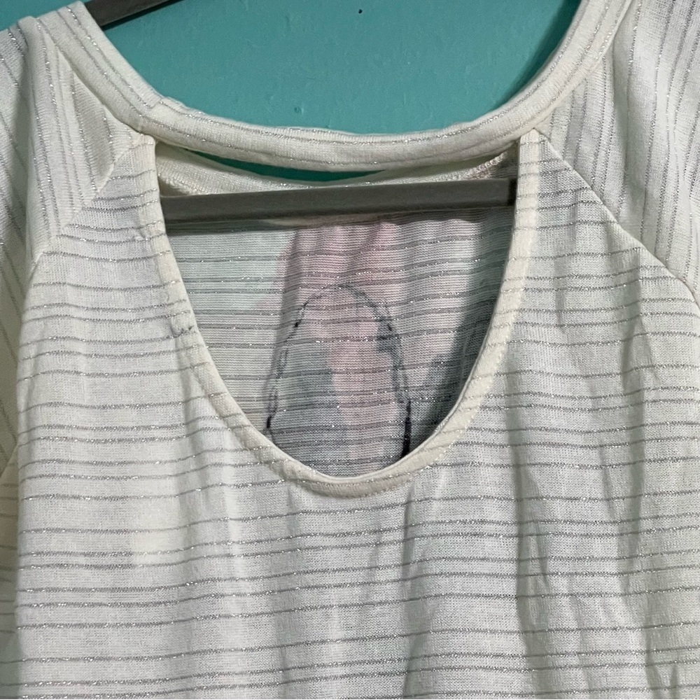 Charlotte Russe top NWT sizeS cream and silver stripe w/flower motif long sleeve - Picture 5 of 9